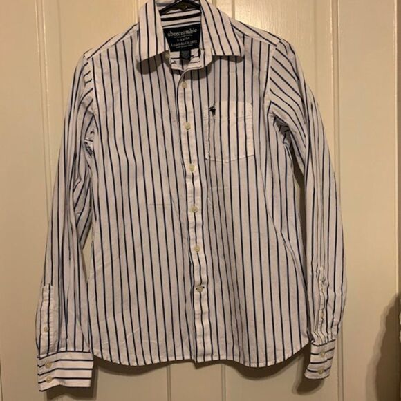 ABERCROMBIE BOYS SIZE XL WHITE & BLUE STRIPED LONG SLEEVED BUTTON SHIRT - Picture 1 of 5